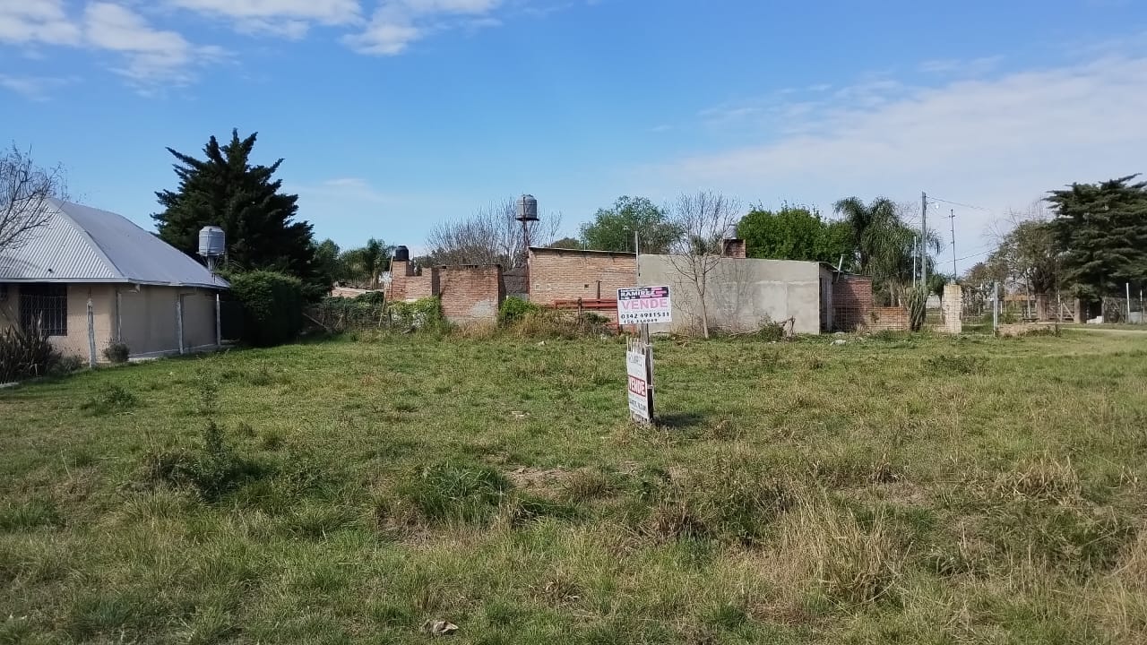 Bº San Cayetano (calle paralela a la autopista e/ EE.UU y Canadá)