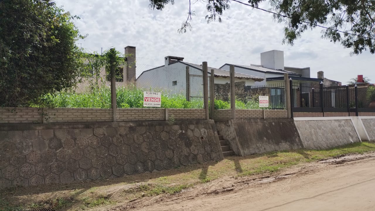 Calle Av. Dr. Héctor López entre Gral. López y Cnel. Rodríguez
