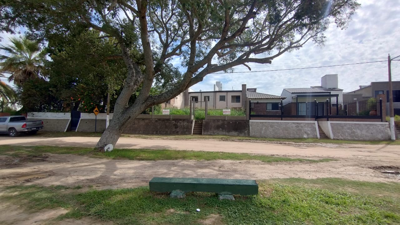 Calle Av. Dr. Héctor López entre Gral. López y Cnel. Rodríguez