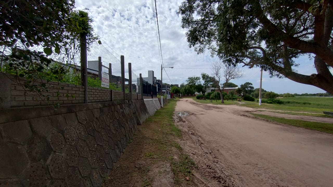 Calle Av. Dr. Héctor López entre Gral. López y Cnel. Rodríguez
