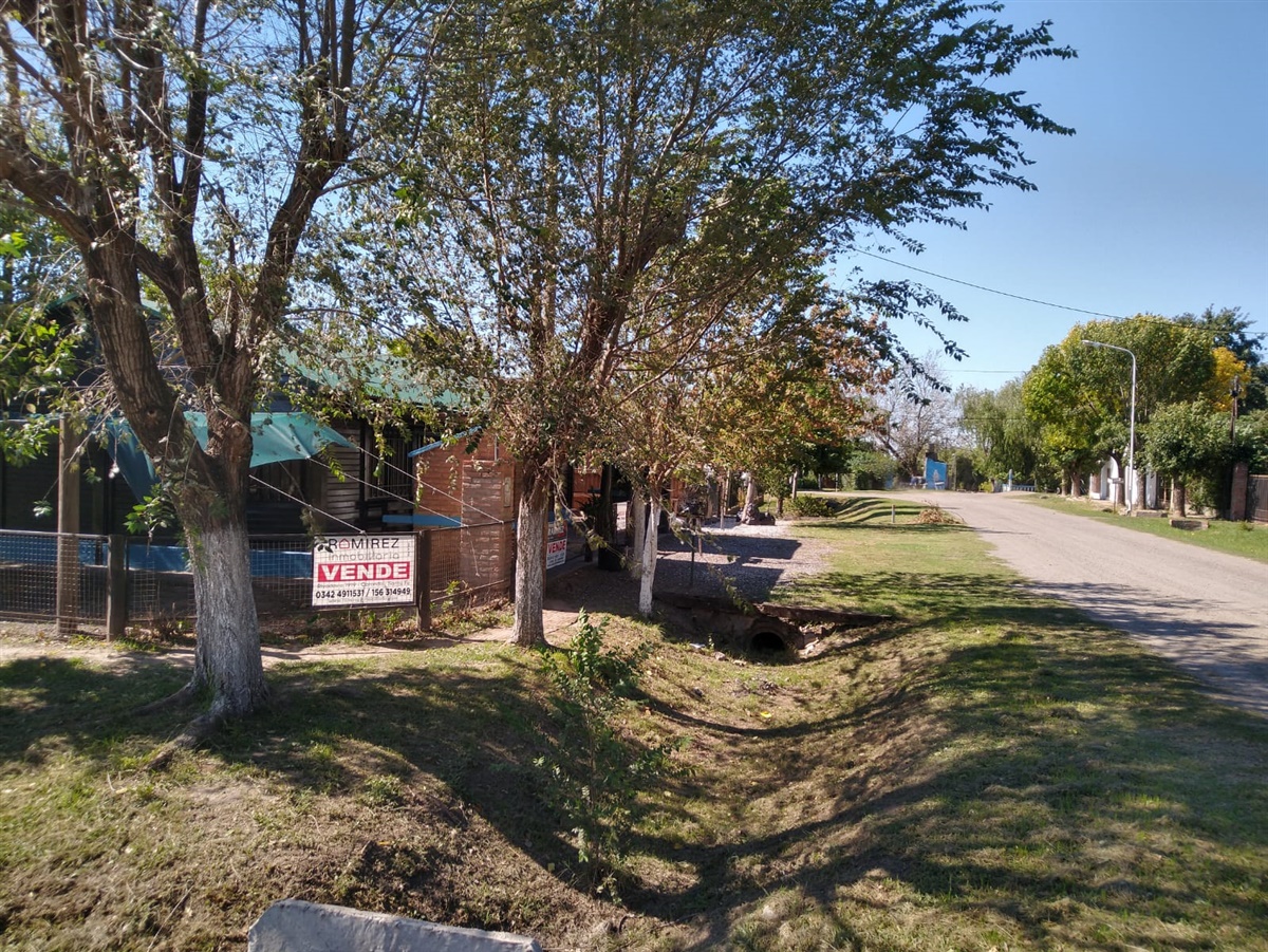 Barrio Los Paraísos, calle Los Alamos esq. Los Ceibos